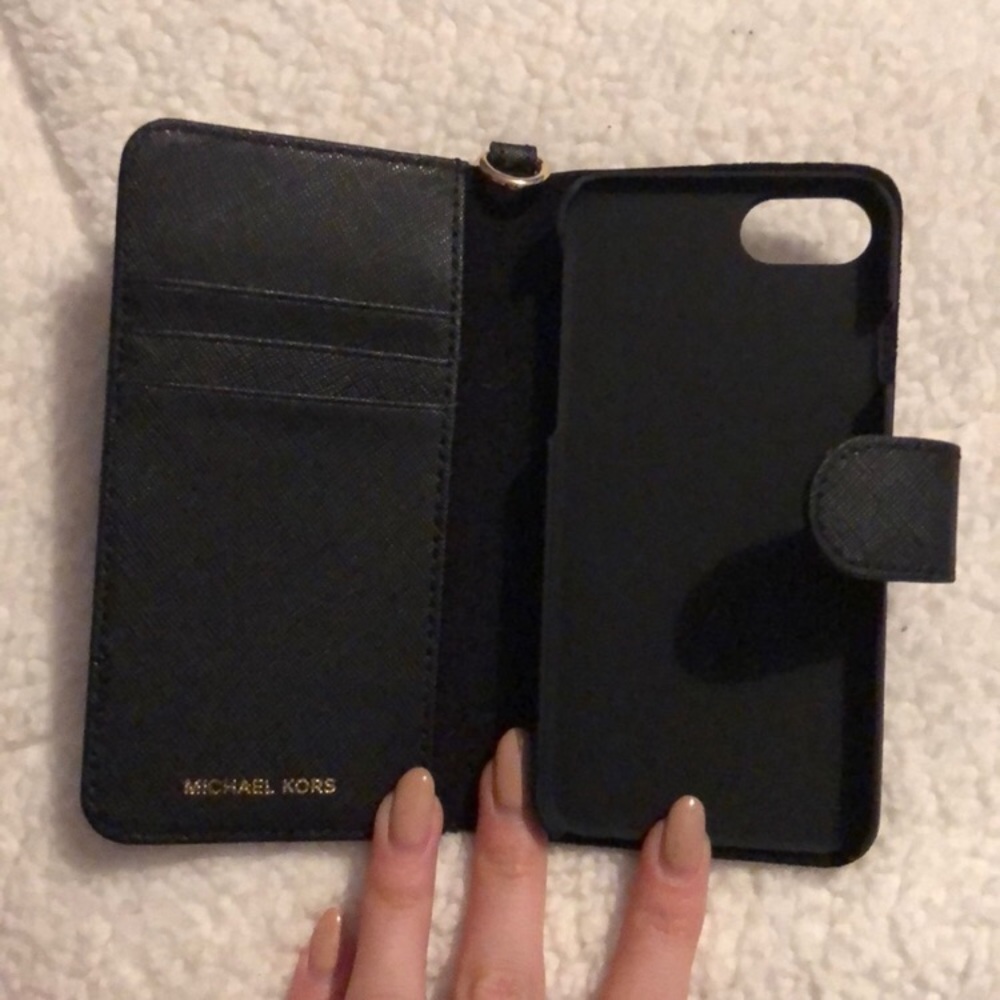 Michael Kors iPhone 6, 7, & 8 iPhone wallet case - Picture 2 of 6